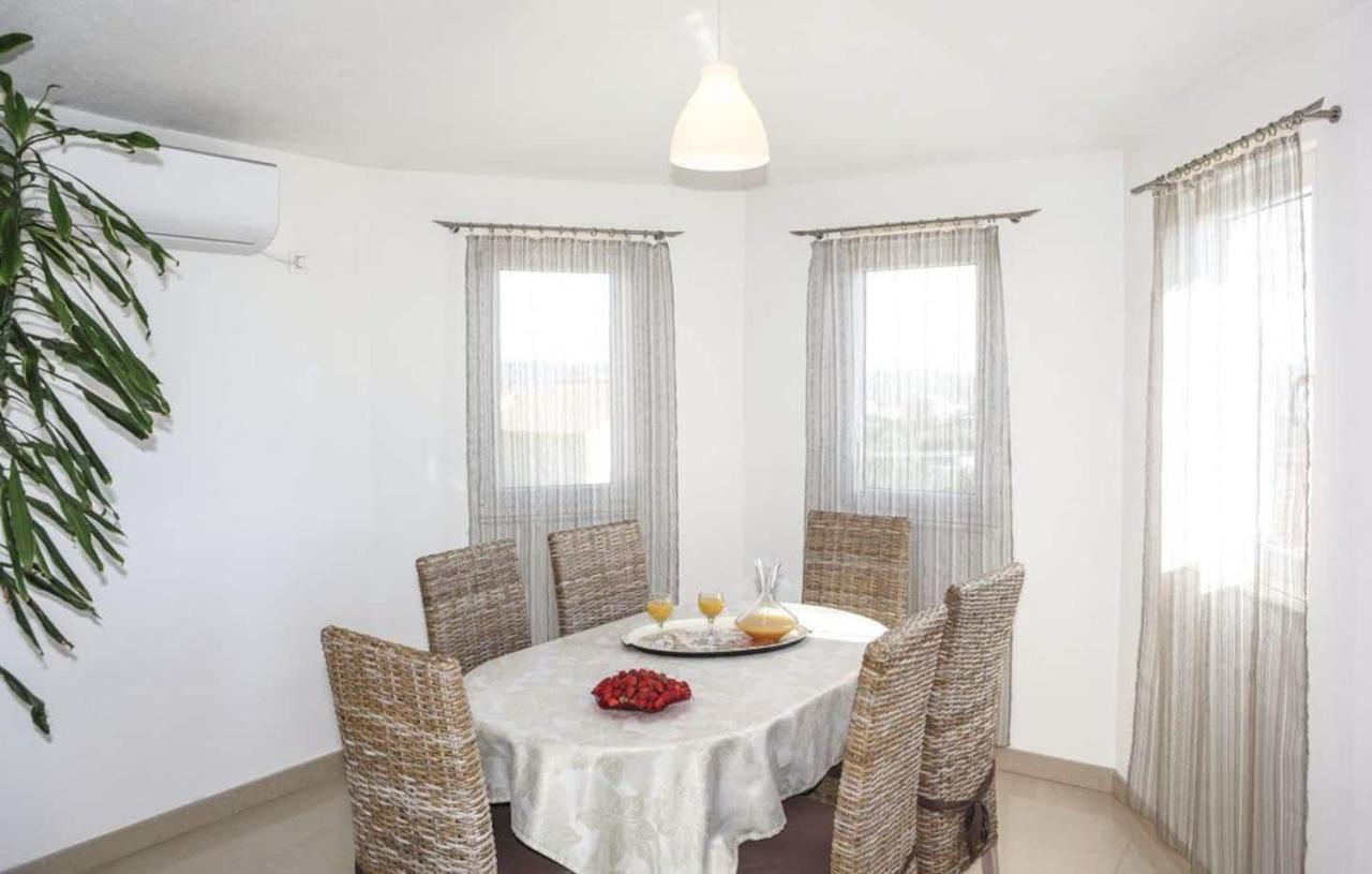 Holiday Home Chester With Heated Pool Kastela Exterior photo