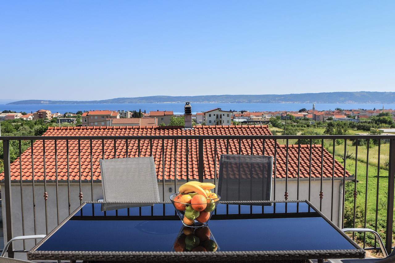 Holiday Home Chester With Heated Pool Kastela Exterior photo