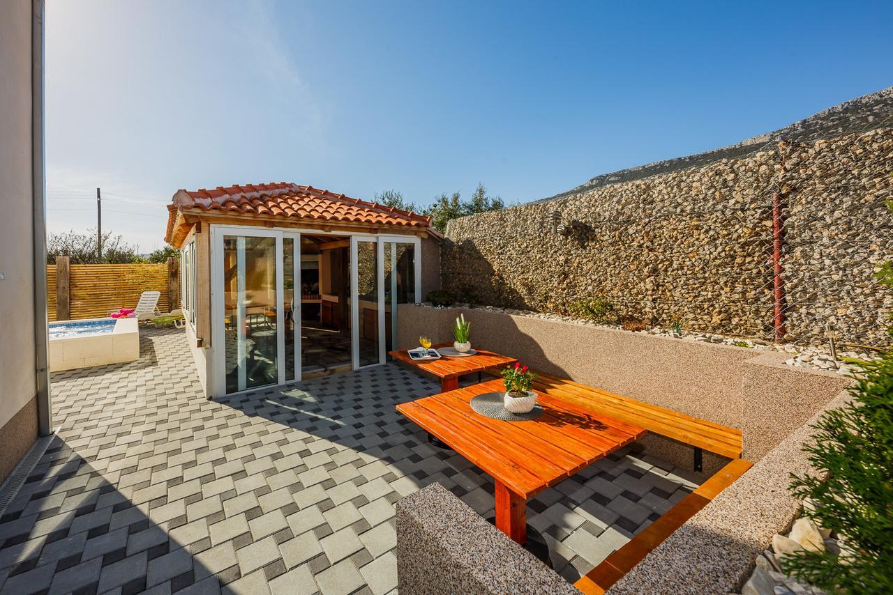 Holiday Home Chester With Heated Pool Kastela Exterior photo